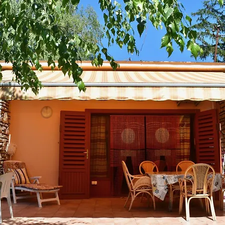 Cozy Family At The Σίοφοκ